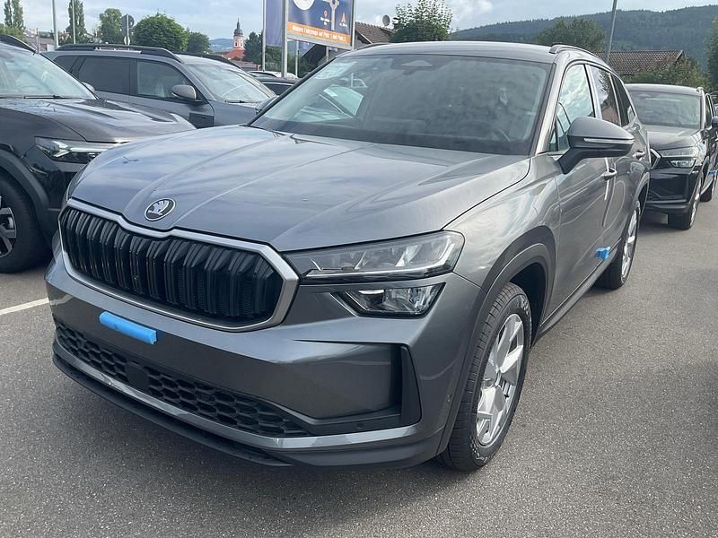 Graphite grau metallic Neu 2025 Skoda Kodiaq Selection SUV | 42.475 € (Guter Preis) - Bild 1/3
