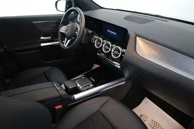 Gebraucht Mercedes EQA250 Progressive 139 kW (190 PS) 2022 Kosmosschwarz  metalliclack SUV