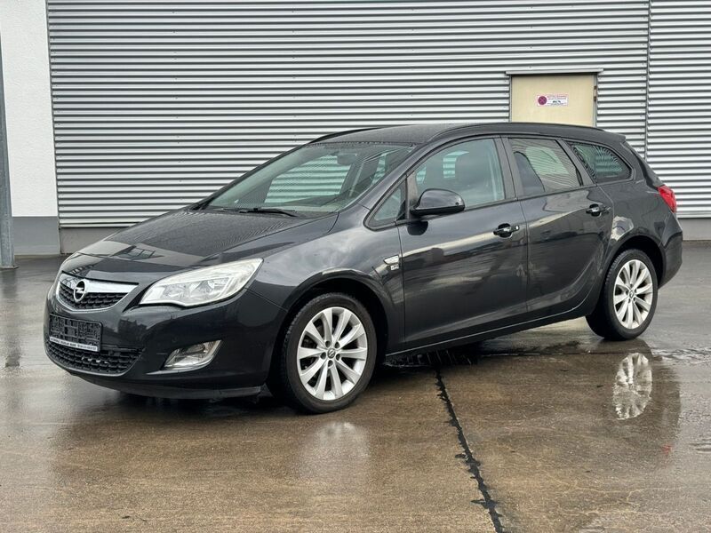 Karbonschw graphitschw midnigh Gebraucht 2012 Opel Astra Kombi | 5.990 € - Bild 1/4