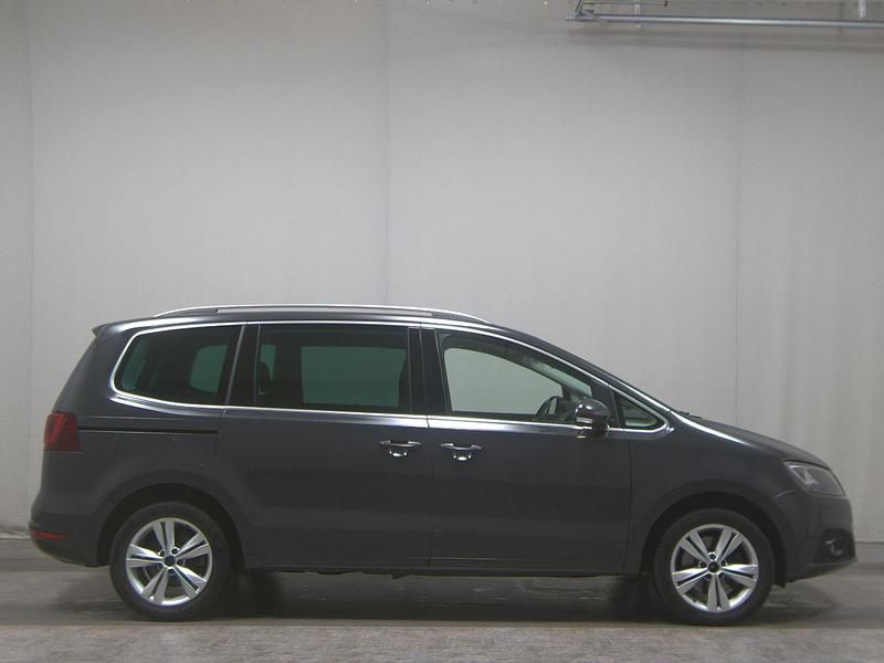 Grau Gebraucht 2022 Seat Alhambra XCELLENCE Van / Kleinbus | 23.480 € (Guter Preis) - Bild 1/4
