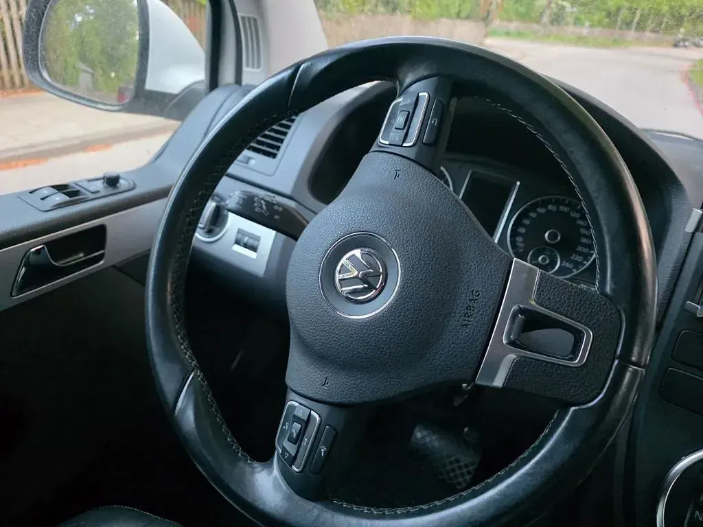 Gebraucht VW Multivan Life 179 PS (131 kW) 2013 Weiß Van / Kleinbus