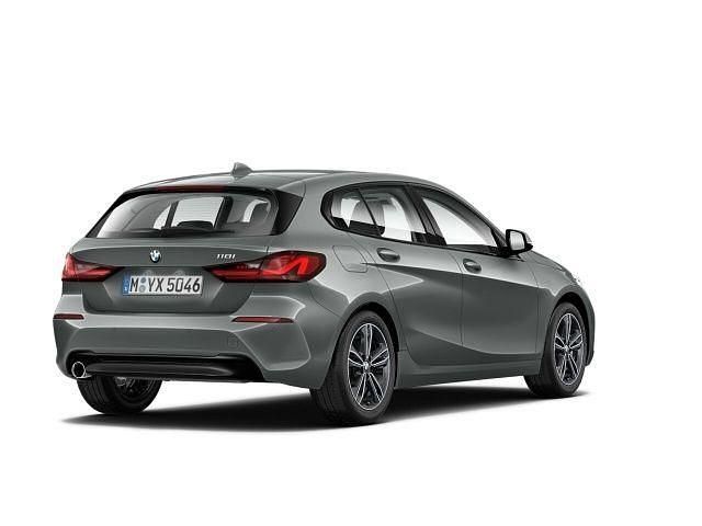 Grau Gebraucht 2022 BMW 118 Sport Line Kleinwagen | 21.520 € (Guter Preis) - Bild 1/3