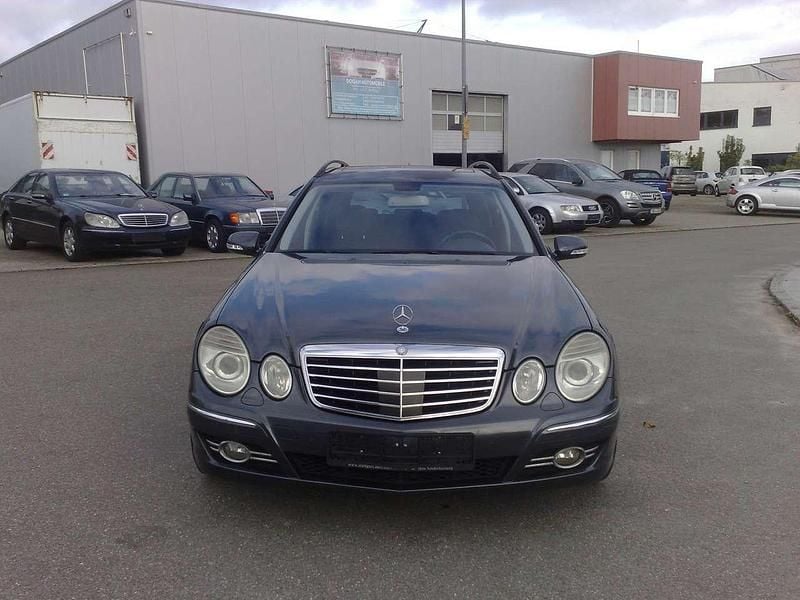 Grau Gebraucht 2009 Mercedes E350 Avantgarde Kombi | 6.590 € (Superpreis) - Bild 1/4
