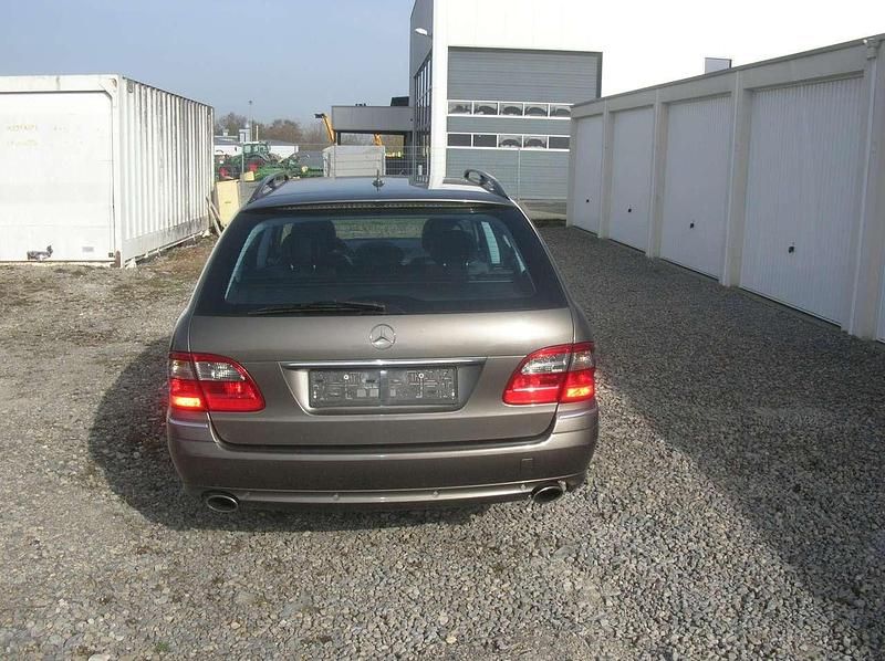 Gebraucht Mercedes E320 Avantgarde 224 PS (164 kW) 2009 Indiumgrau  metalliclack Kombi
