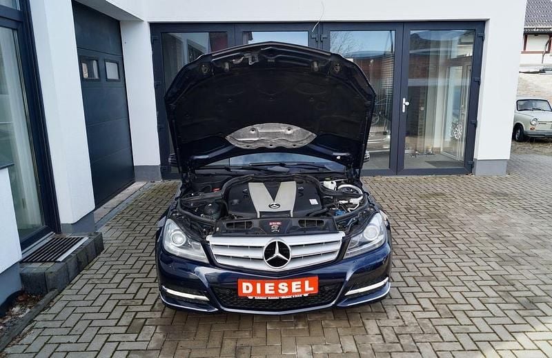Gebraucht Mercedes C300 231 PS (169 kW) 2012 Blau Limousine