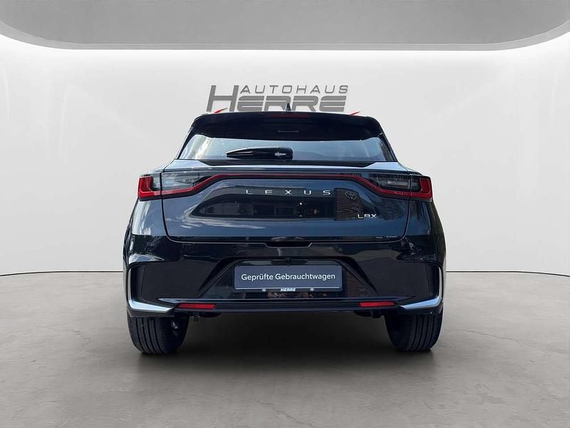 Second-hand Lexus LBX 136 CP (100 kW) 2025 Negru SUV