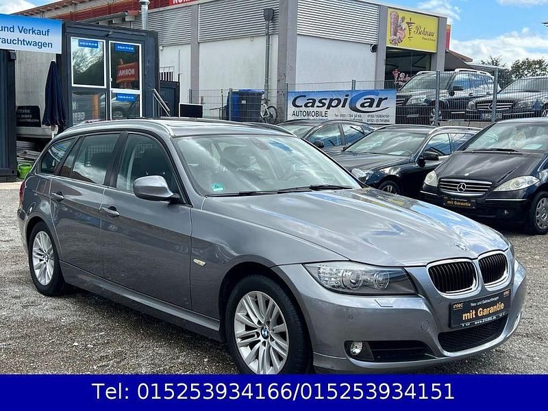 Grau Gebraucht 2011 BMW 320 Comfort Edition Kombi | 7.990 € (Fairer Preis) - Bild 1/4