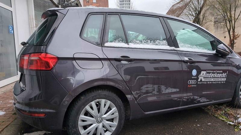 Gebraucht VW Golf VII LOUNGE 110 PS (80 kW) 2015 Violet Limousine