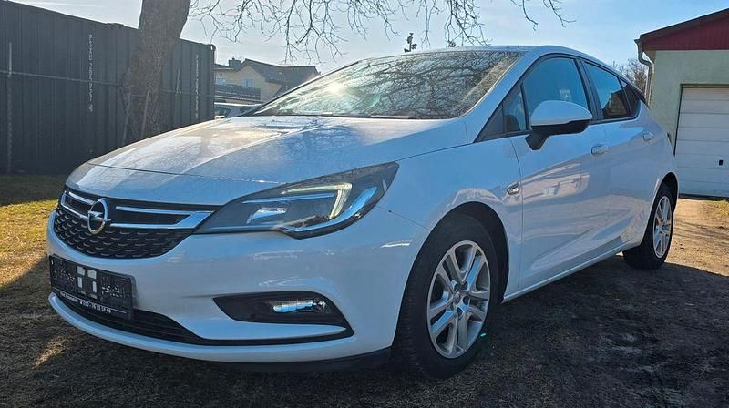 Gebraucht Opel Astra Edition 110 PS (80 kW) 2018 Weiß Limousine
