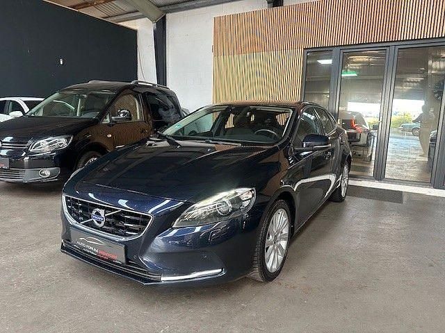 Blau Gebraucht 2016 Volvo V40 You! Kombi | 9.950 € (Superpreis) - Bild 1/4