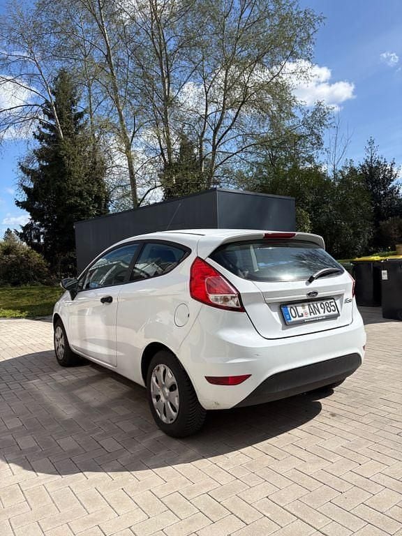 Gebraucht Ford Fiesta Trend 60 PS (44 kW) 2016 Weiß Kleinwagen