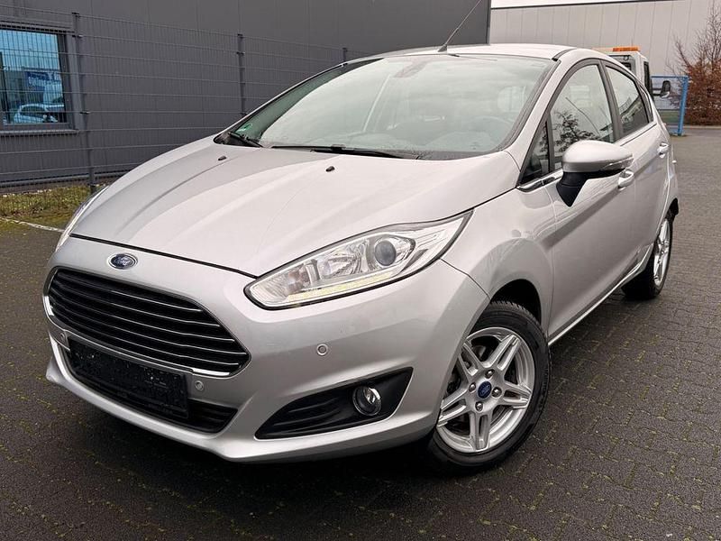 Gebraucht Ford Fiesta Titanium 80 PS (58 kW) 2014 Silber Kleinwagen