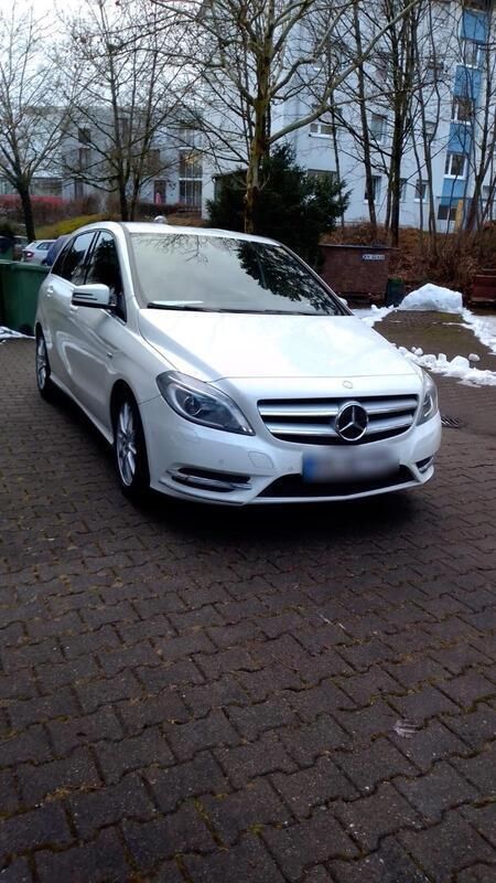 Weiß Gebraucht 2012 Mercedes B200 Van / Kleinbus | 9.000 € (Fairer Preis) - Bild 1/4
