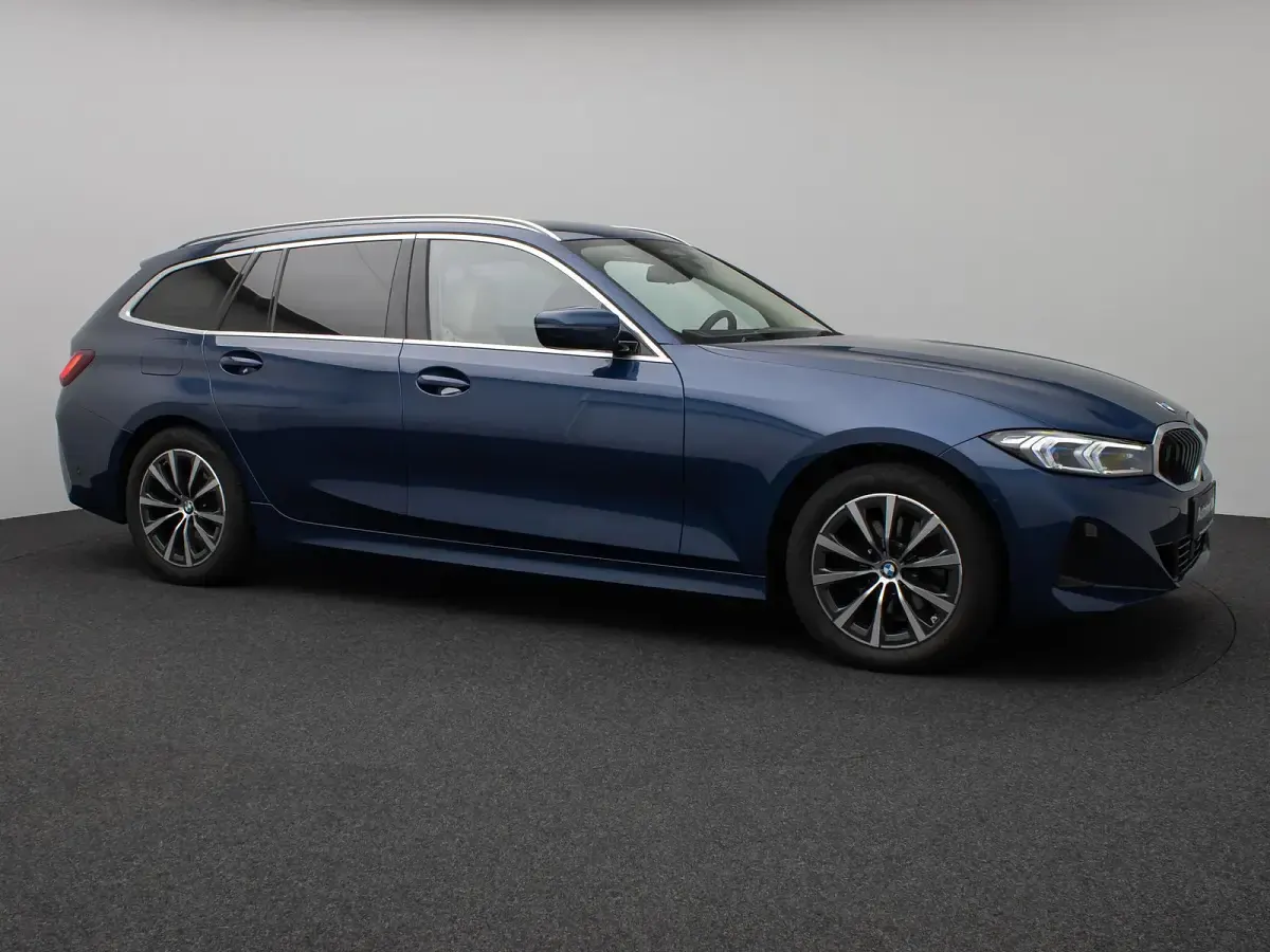 Gebraucht BMW 320 Sport Line 184 PS (135 kW) 2023 Phytonicblau metallicc1mbeige Limousine
