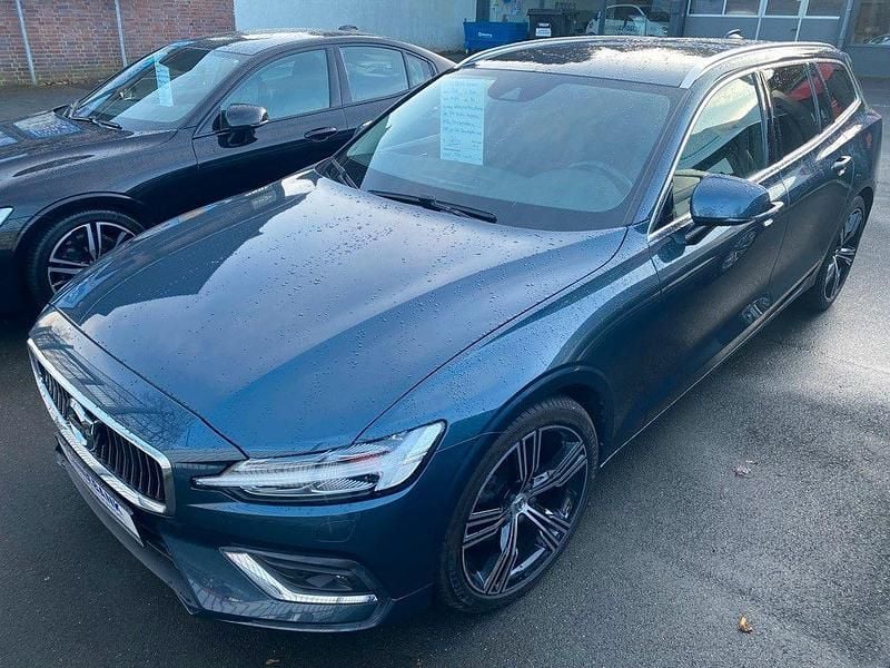Blau Gebraucht 2020 Volvo V60 Inscription Kombi | 21.950 € (Superpreis) - Bild 1/4