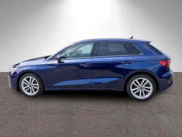 Gebraucht Audi A3 S-Line 116 PS (85 kW) 2023 Navarrablau metallic Limousine