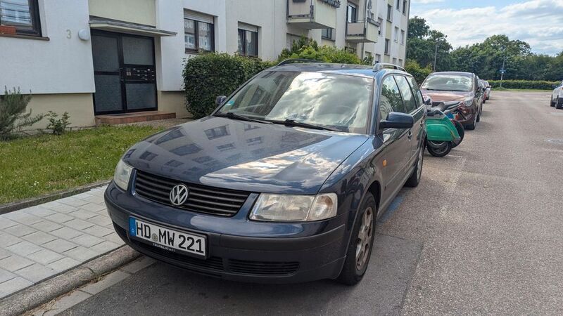 Blau Gebraucht 1997 VW Passat Basis Kombi | 900 € (Guter Preis) - Bild 1/4