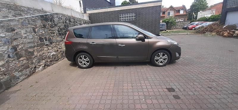 Violet Gebraucht 2009 Renault Scénic III Van / Kleinbus | 3.699 € (Guter Preis) - Bild 1/4