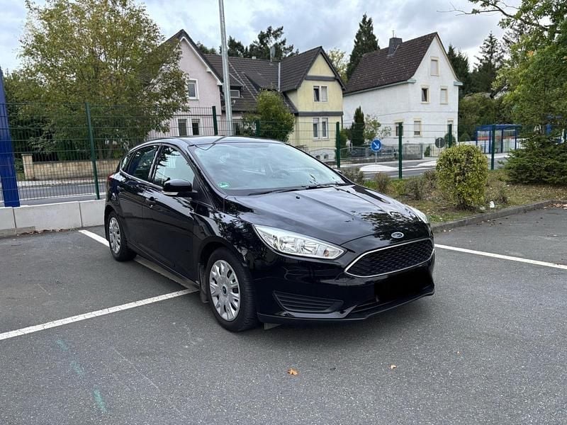 Schwarz Gebraucht 2015 Ford Focus Limousine | 5.500 € (Superpreis) - Bild 1/4