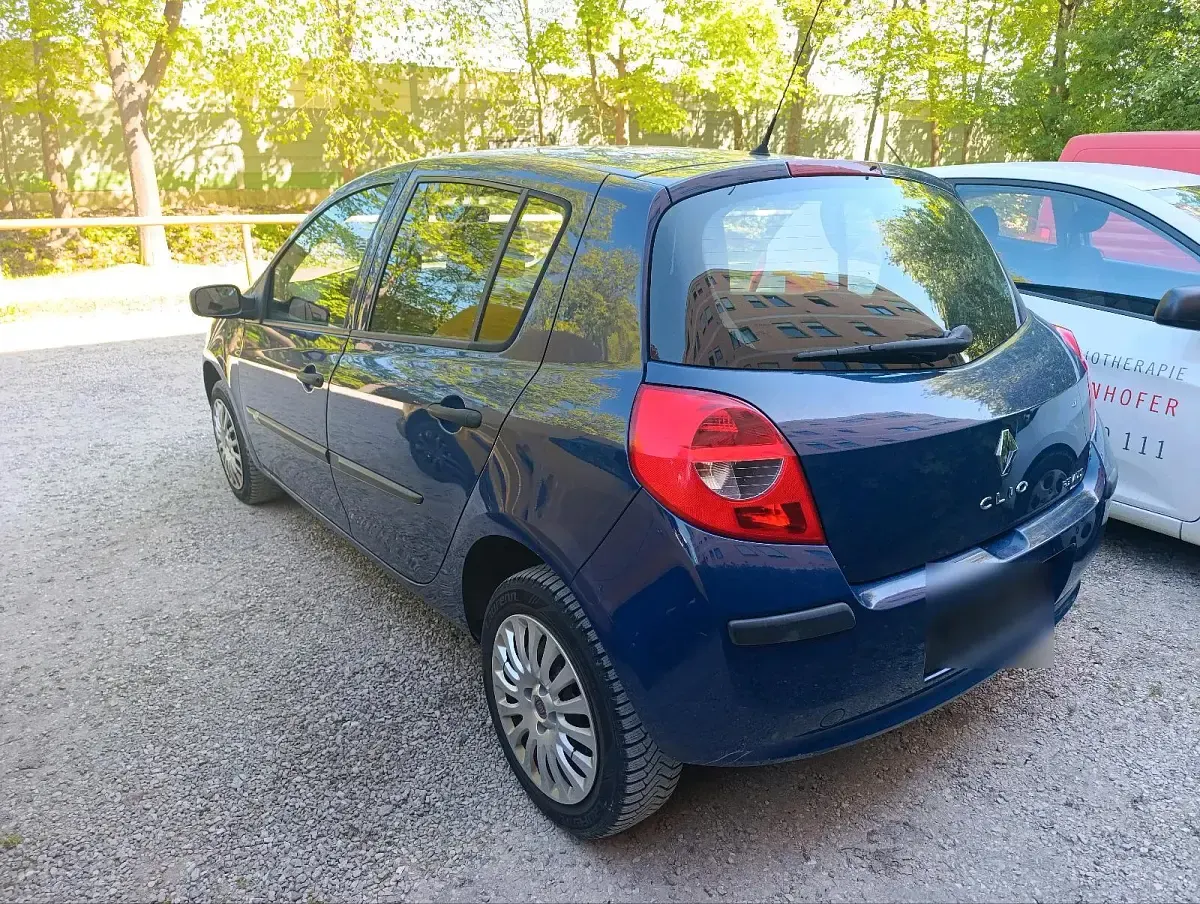 Gebraucht Renault Clio II 75 PS (55 kW) 2008 Blau Kleinwagen