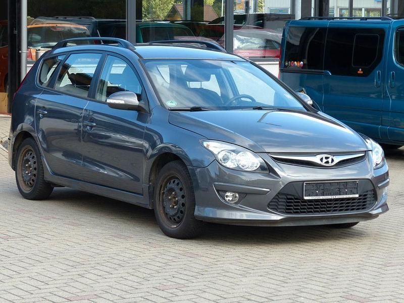 Grau Gebraucht 2011 Hyundai i30 Kombi | 1.790 € (Guter Preis) - Bild 1/4