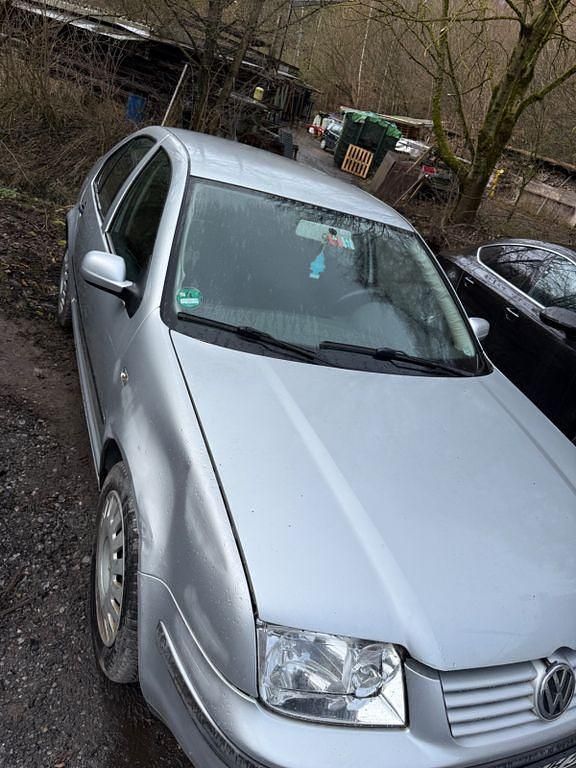 Second-hand VW Bora Edition 90 CP (66 kW) 2000 Argintiu Berlinǎ