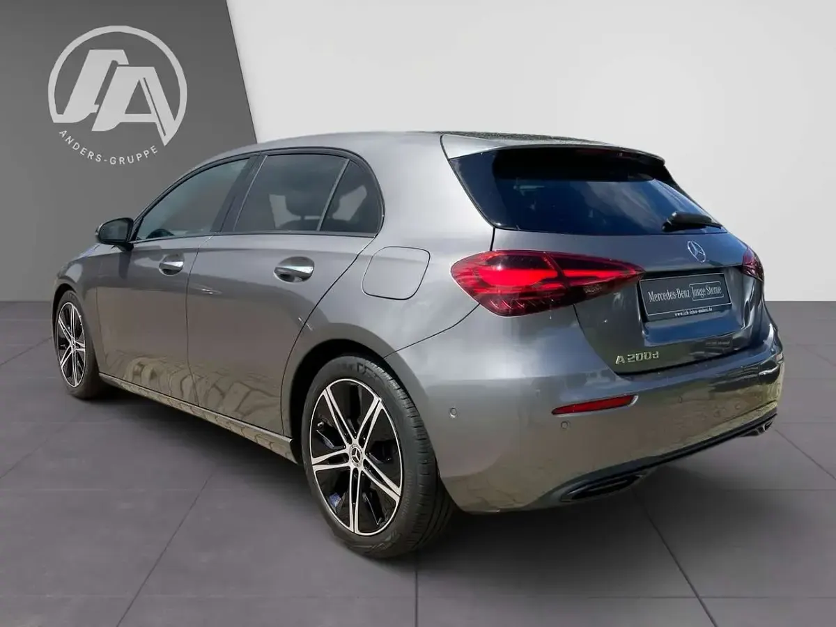 Gebraucht Mercedes A200 Night 150 PS (110 kW) 2025 Mountaingrau Limousine