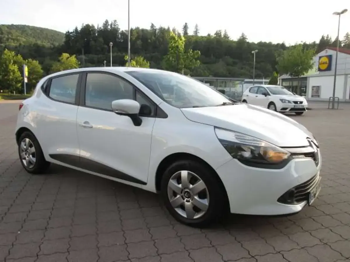 Gebraucht Renault Clio IV 73 PS (53 kW) 2014 Weiß Limousine