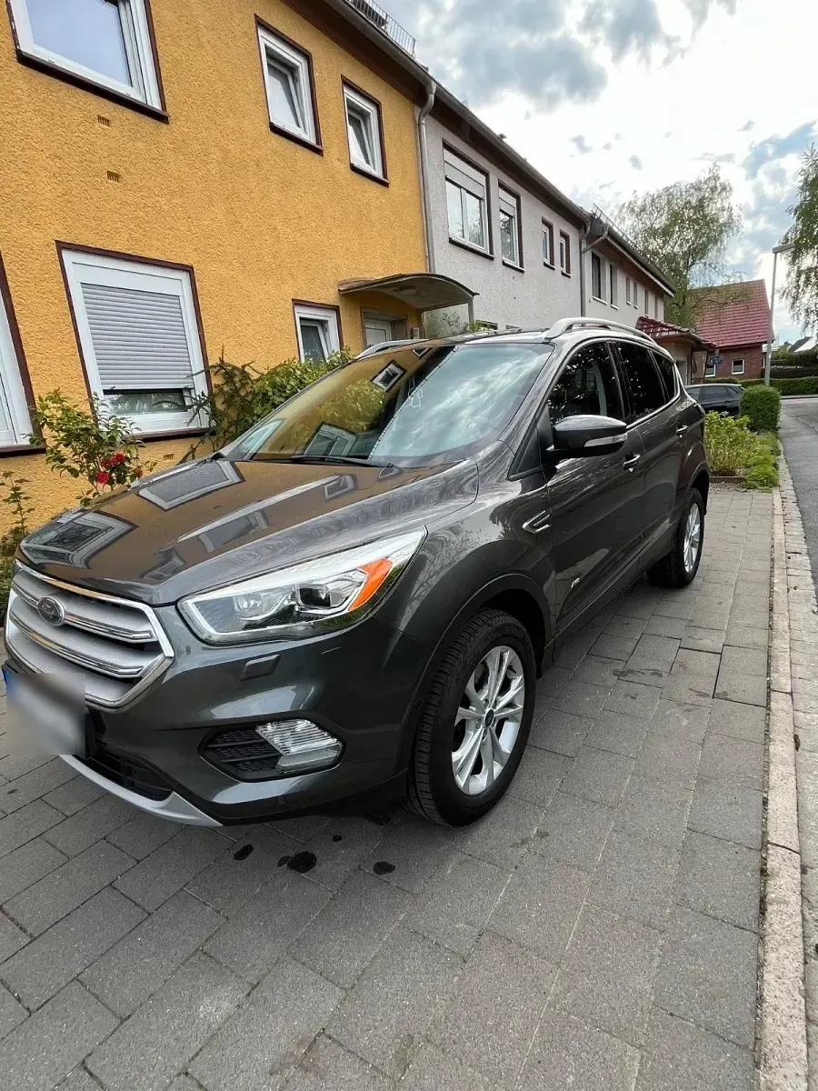 Second-hand Ford Kuga 150 CP (110 kW) 2016 Gri SUV