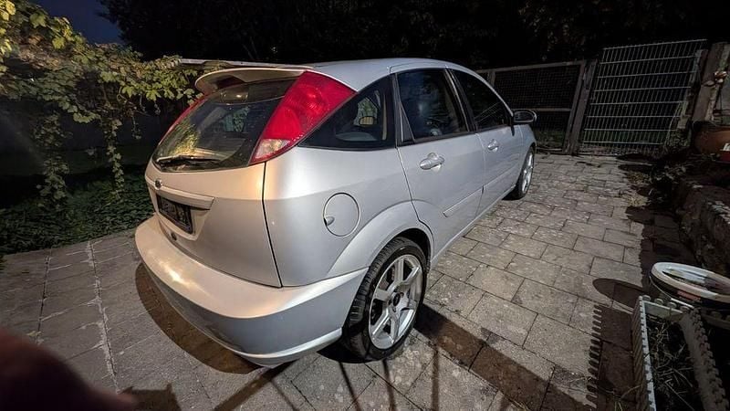 Gebraucht Ford Focus ST 173 PS (127 kW) 2004 Silber Limousine