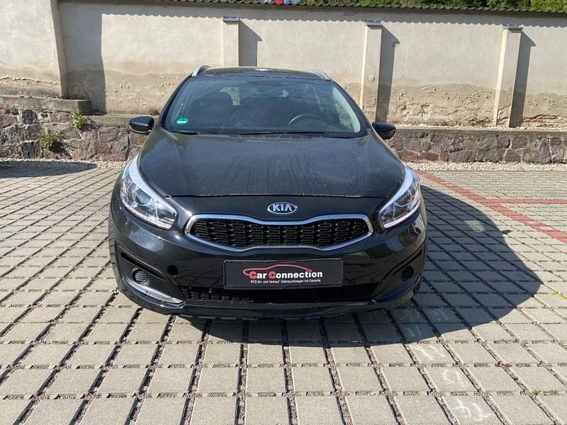 Schwarz Gebraucht 2014 Kia Ceed Sportswagon FIFA World Cup Edition Kombi | 5.999 € (Fairer Preis) - Bild 1/4