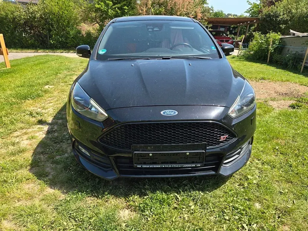 Gebraucht Ford Focus ST 250 PS (183 kW) 2018 Schwarz Limousine