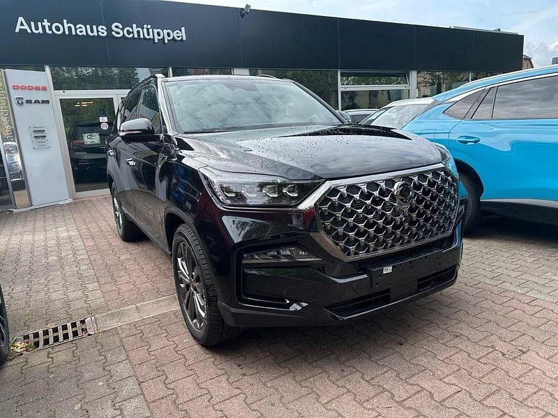 Schwarz Neu 2025 Ssangyong Rexton SUV | 47.990 € - Bild 1/4