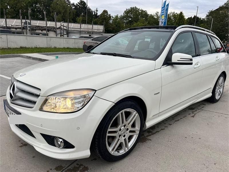 Weiß Gebraucht 2009 Mercedes C320 AMG Limousine | 4.999 € - Bild 1/4