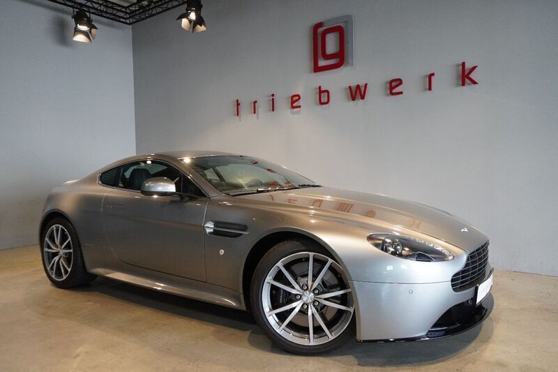 Grau Gebraucht 2017 Aston Martin V8 Vantage Coupé | 81.941 € (Superpreis) - Bild 1/3
