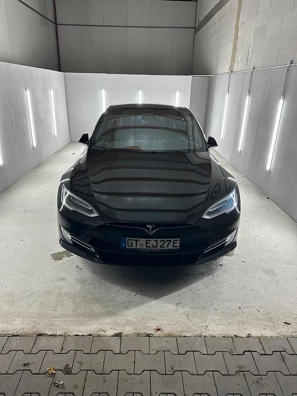 Schwarz Gebraucht 2017 Tesla Model S Kleinwagen | 28.000 € (Teuer) - Bild 1/4