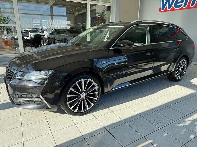 Gebraucht Skoda Superb LAURIN & KLEMENT 200 PS (147 kW) 2023 Schwarz Kombi
