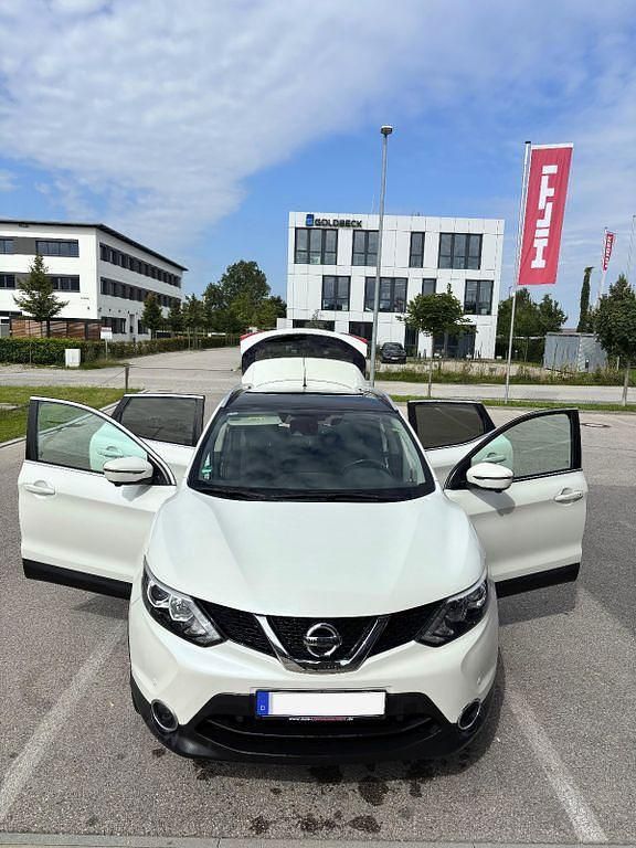 Weiß Gebraucht 2017 Nissan Qashqai SUV | 11.850 € (Fairer Preis) - Bild 1/4