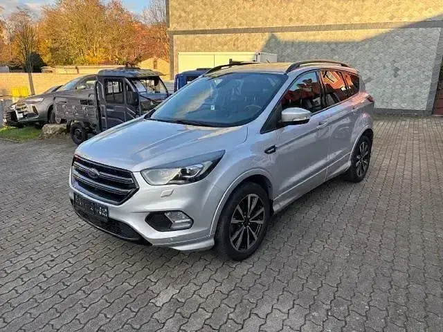 Gebraucht Ford Kuga ST-Line 150 PS (110 kW) 2018 Silber SUV