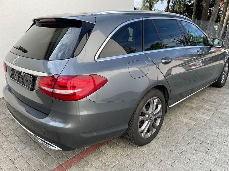 Gebraucht Mercedes C180 Avantgarde 116 PS (85 kW) 2017 Grau Limousine