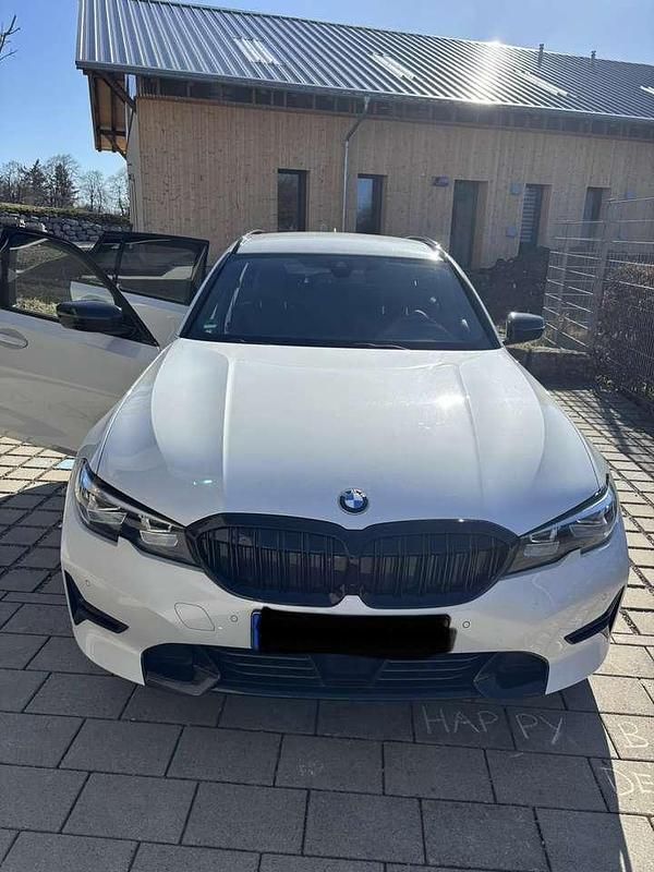Gebraucht BMW 330 Sport Line 258 PS (189 kW) 2019 Weiß Kombi