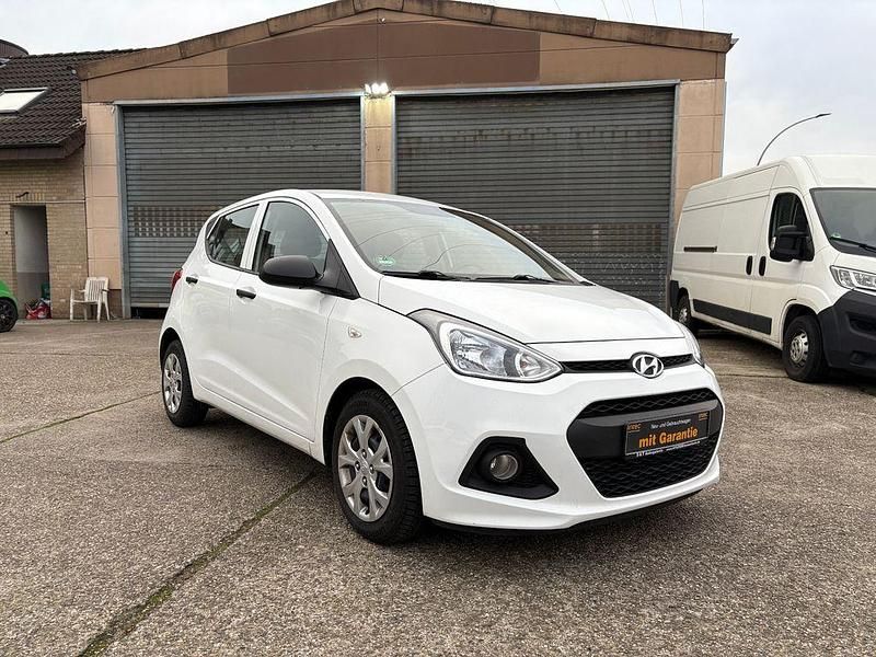Gebraucht Hyundai i10 Basis 67 PS (49 kW) 2016 Weiß Kleinwagen