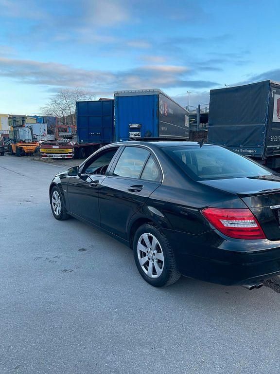 Gebraucht Mercedes C180 156 PS (114 kW) 2011 Schwarz Limousine