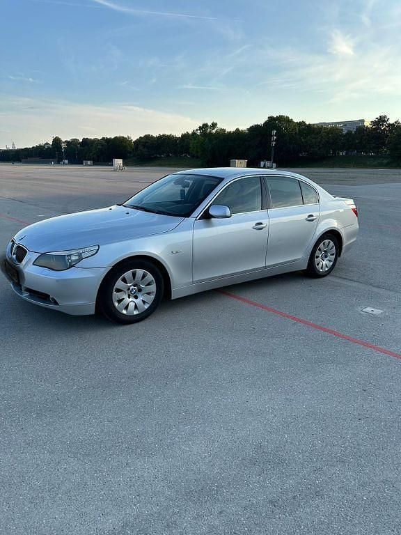 Grau Gebraucht 2004 BMW 525 Limousine | 1.100 € (Superpreis) - Bild 1/4