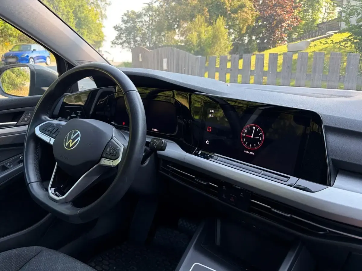 Gebraucht VW Golf VIII Life 131 PS (96 kW) 2023 Blau Kombi