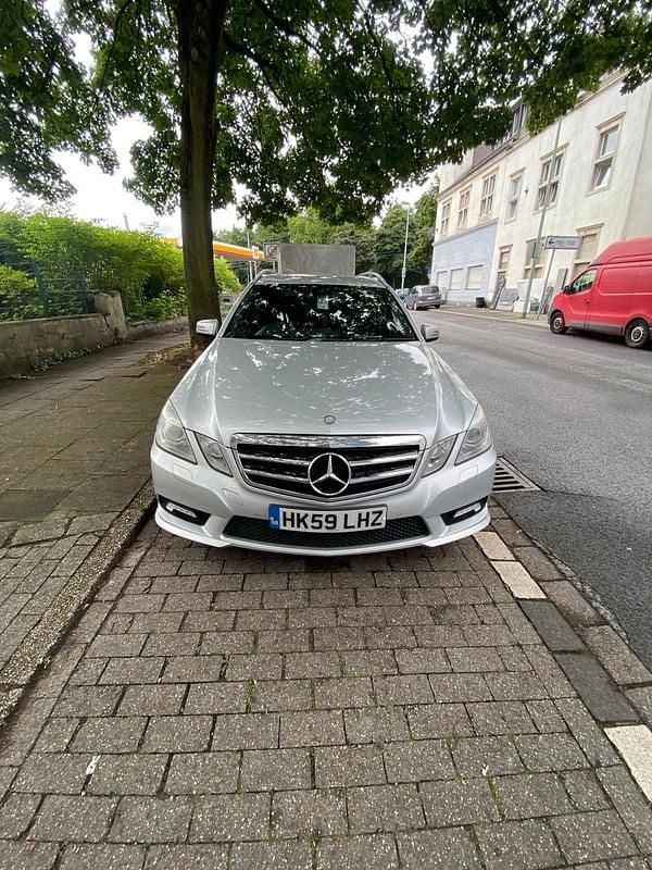 Silber Gebraucht 2010 Mercedes E250 AMG Kombi | 3.500 € - Bild 1/4