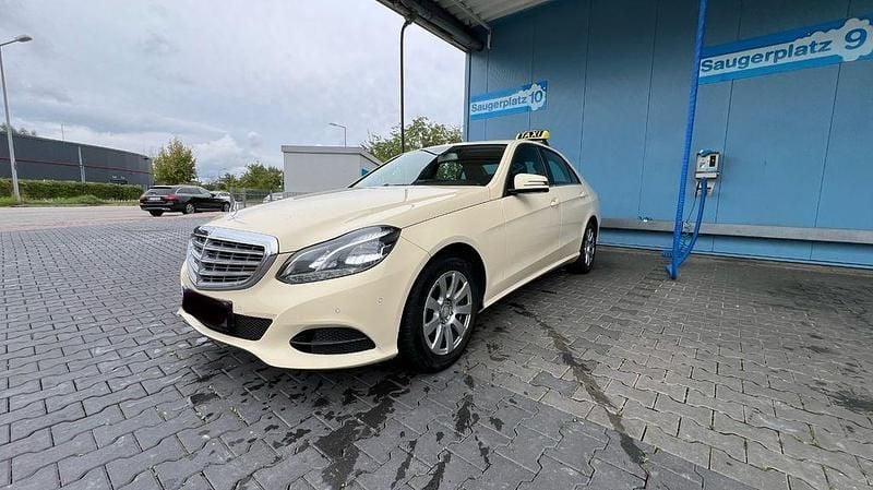 Beige Gebraucht 2016 Mercedes E200 Edition Limousine | 7.100 € - Bild 1/4