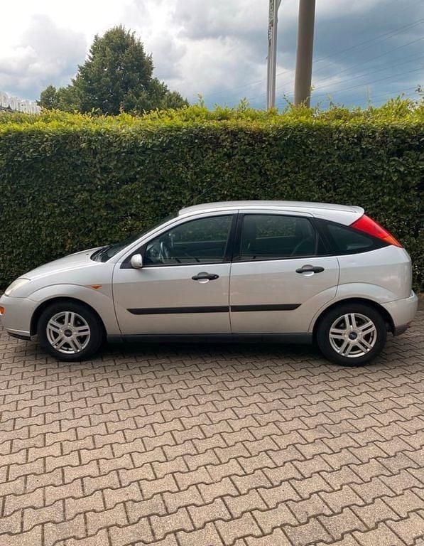 Gebraucht Ford Focus Futura 131 PS (96 kW) 1999 Silber Limousine