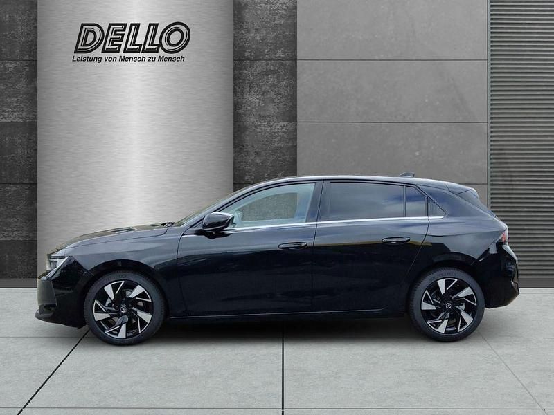 Gebraucht Opel Astra Elegance 131 PS (96 kW) 2022 Diamant schwarz/karbon schwarz Limousine