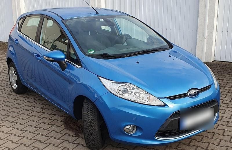 Gebraucht Ford Fiesta Titanium 95 PS (69 kW) 2011 Blau Kleinwagen